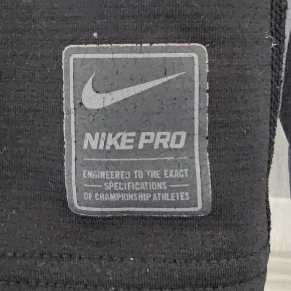 Nike Boys’ BLK/GRY Hyperwarm Long Sleeve Fitted Shirt, Size M - Picture 5 of 9